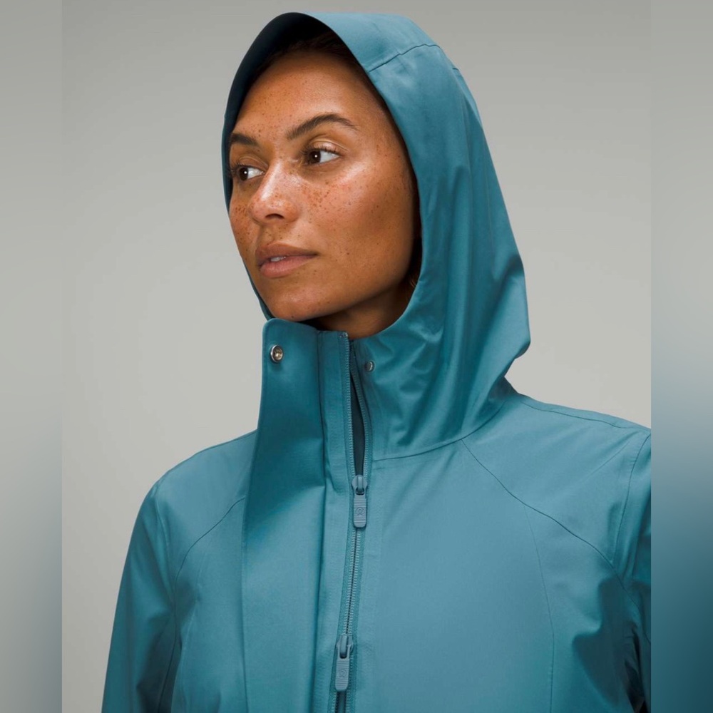 Lululemon Rain Rebel Jacket Capture Blue Coat Size 2 NWT Waterproof Running Race - Picture 3 of 16